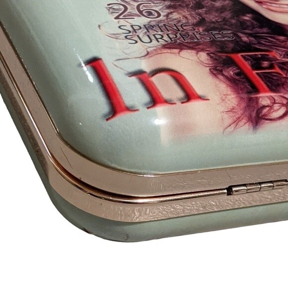 Clutch or Cross body gold chain strap kiss closure novelty and whimsical - Picture 6 of 8